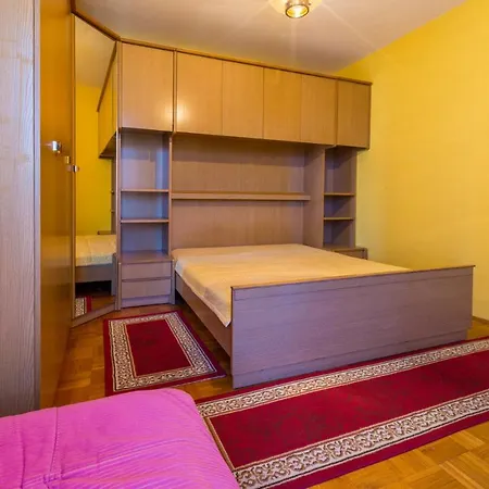 Apolic Apartment *