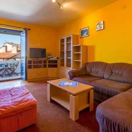 Apolic Apartment *